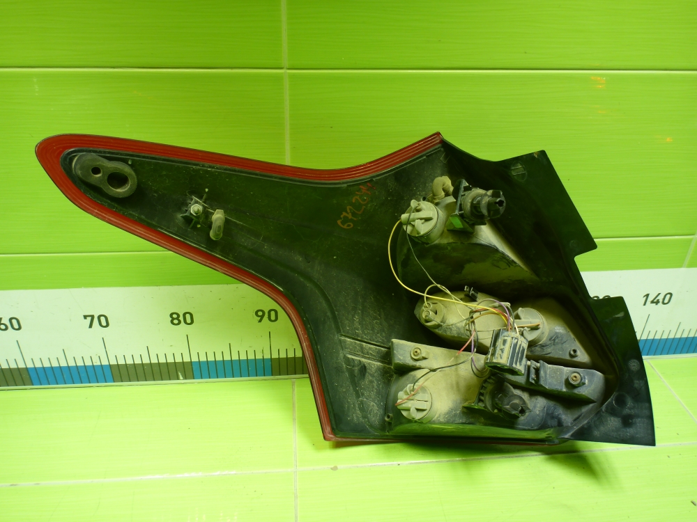 Фонарь задний правый