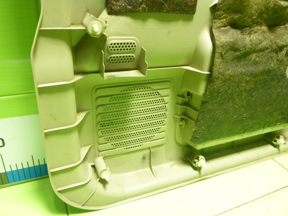 Обшивка двери передней левой