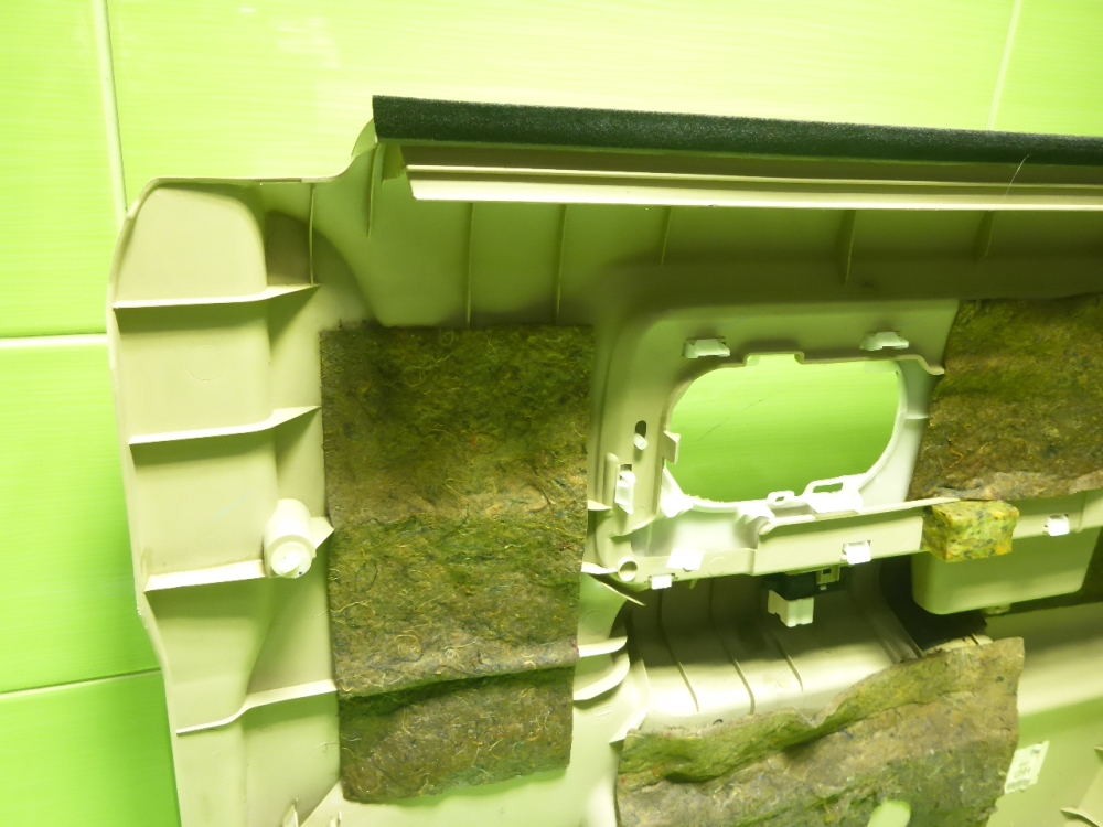 Обшивка двери передней левой