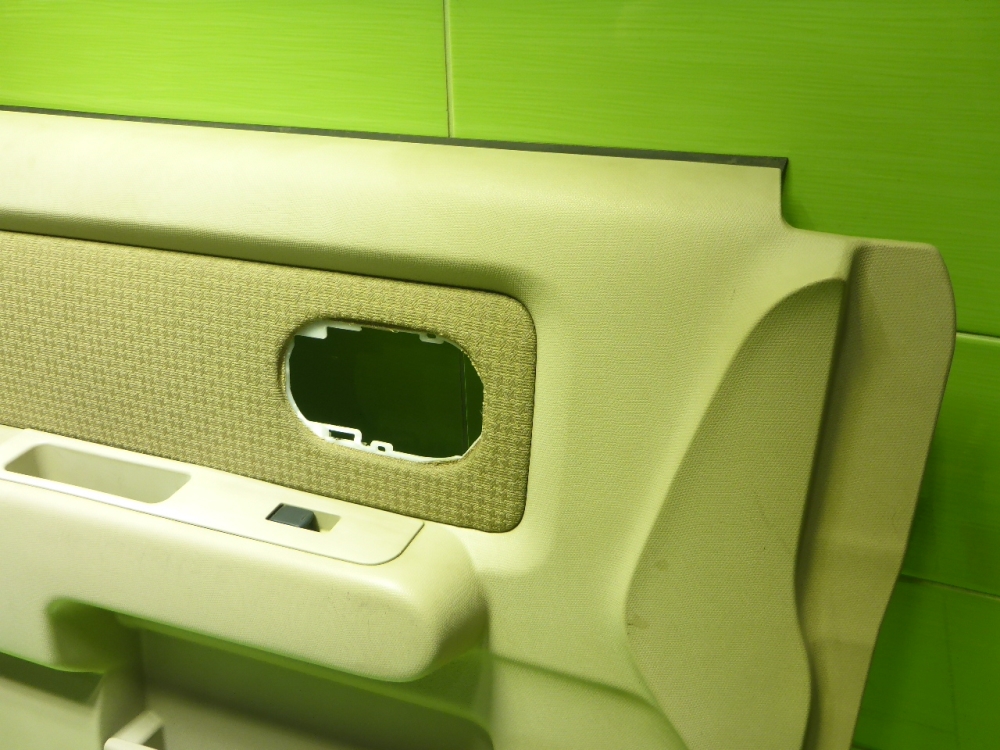 Обшивка двери передней левой