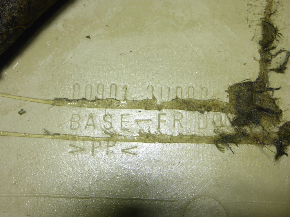 Обшивка двери передней левой