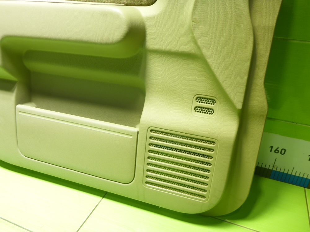 Обшивка двери передней левой