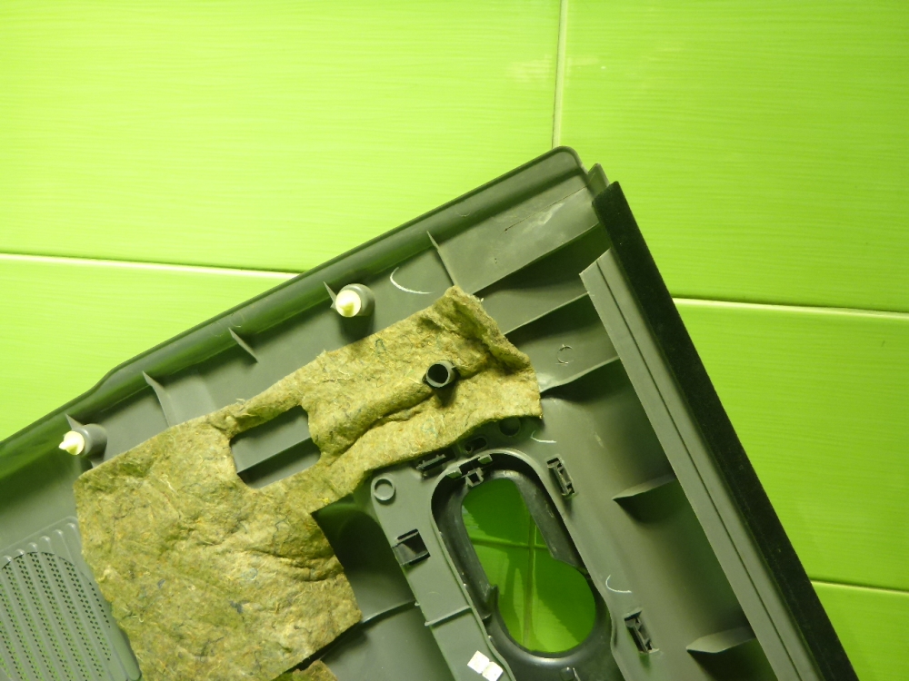 Обшивка двери задней левой