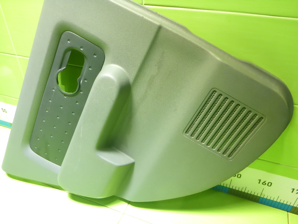 Обшивка двери задней левой