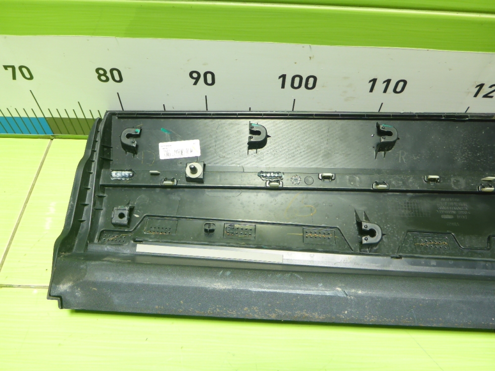 Накладка двери задней правой