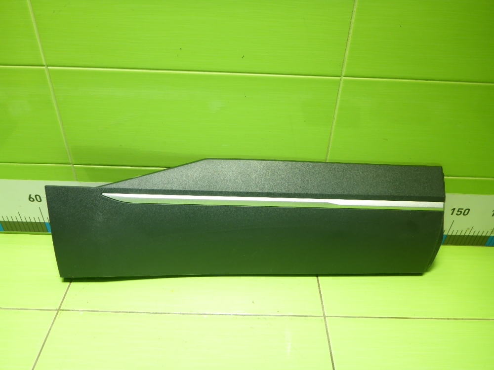 Накладка двери задней правой