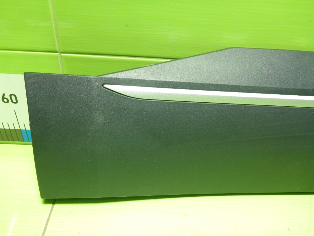 Накладка двери задней правой