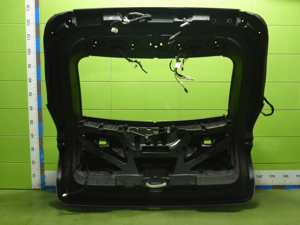 Дверь багажника