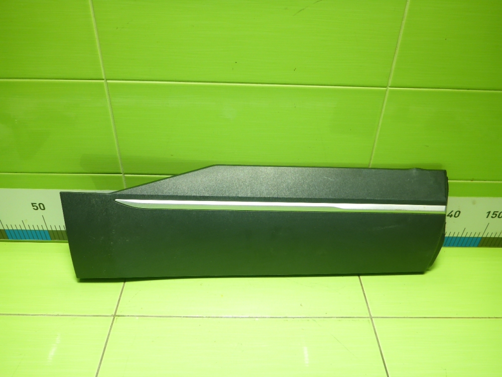 Накладка двери задней правой