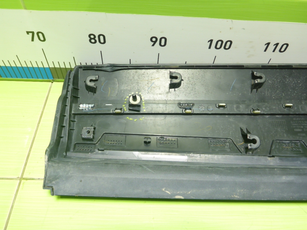 Накладка двери задней правой