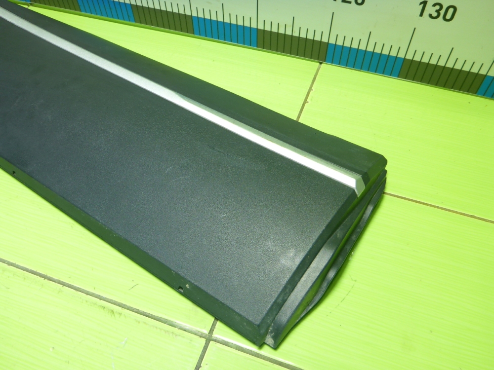 Накладка двери задней правой