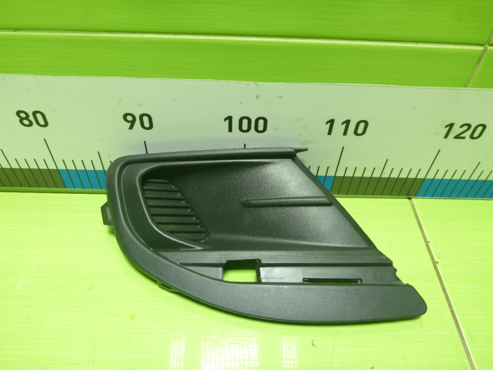 Накладка переднего бампера левая