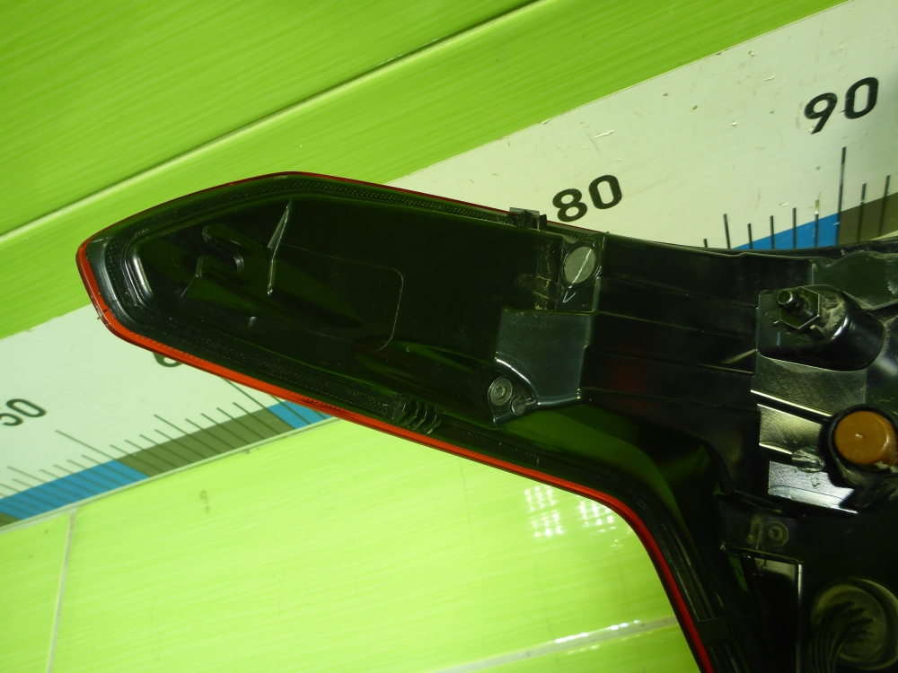 Фонарь задний наружный правый