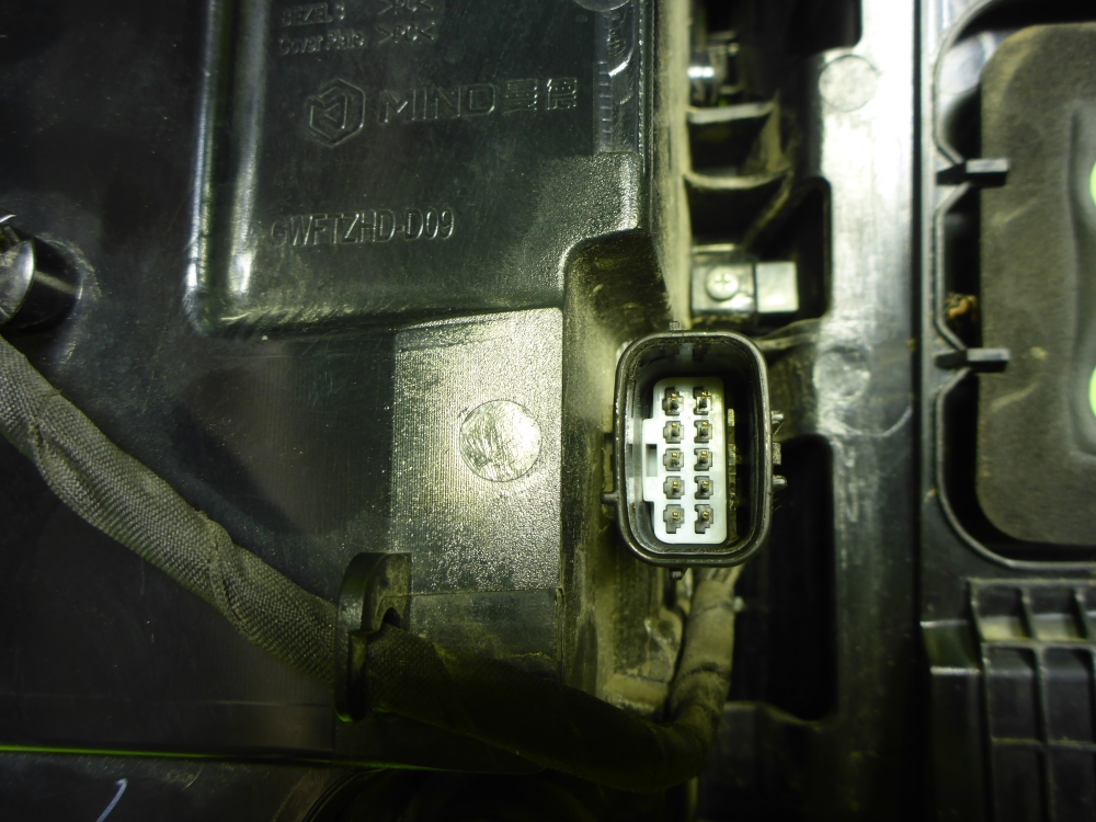 Фонарь задний наружный правый