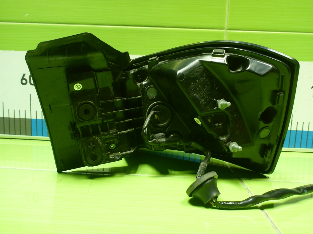 Фонарь задний наружный левый