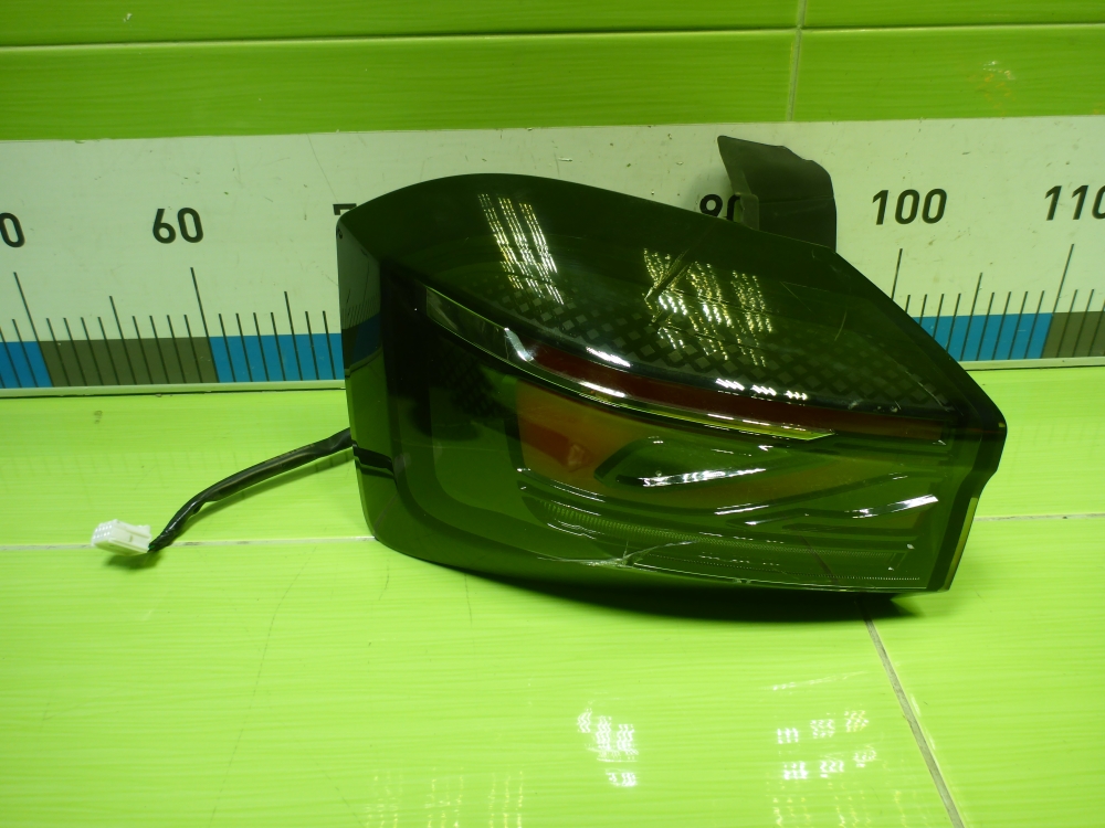 Фонарь задний наружный левый