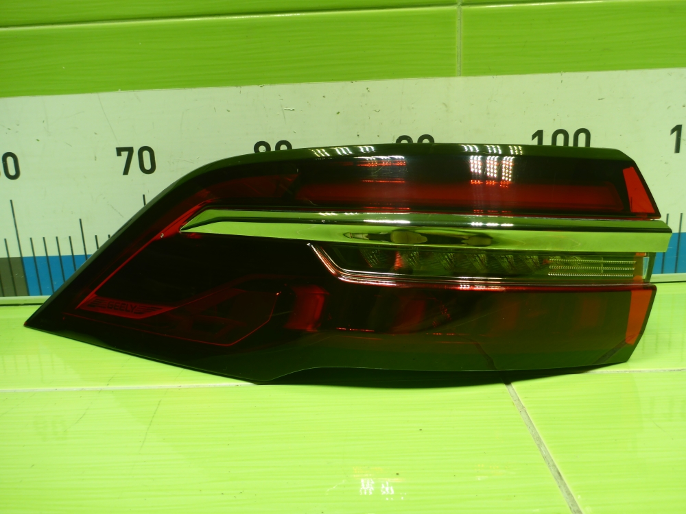 Фонарь задний наружный левый