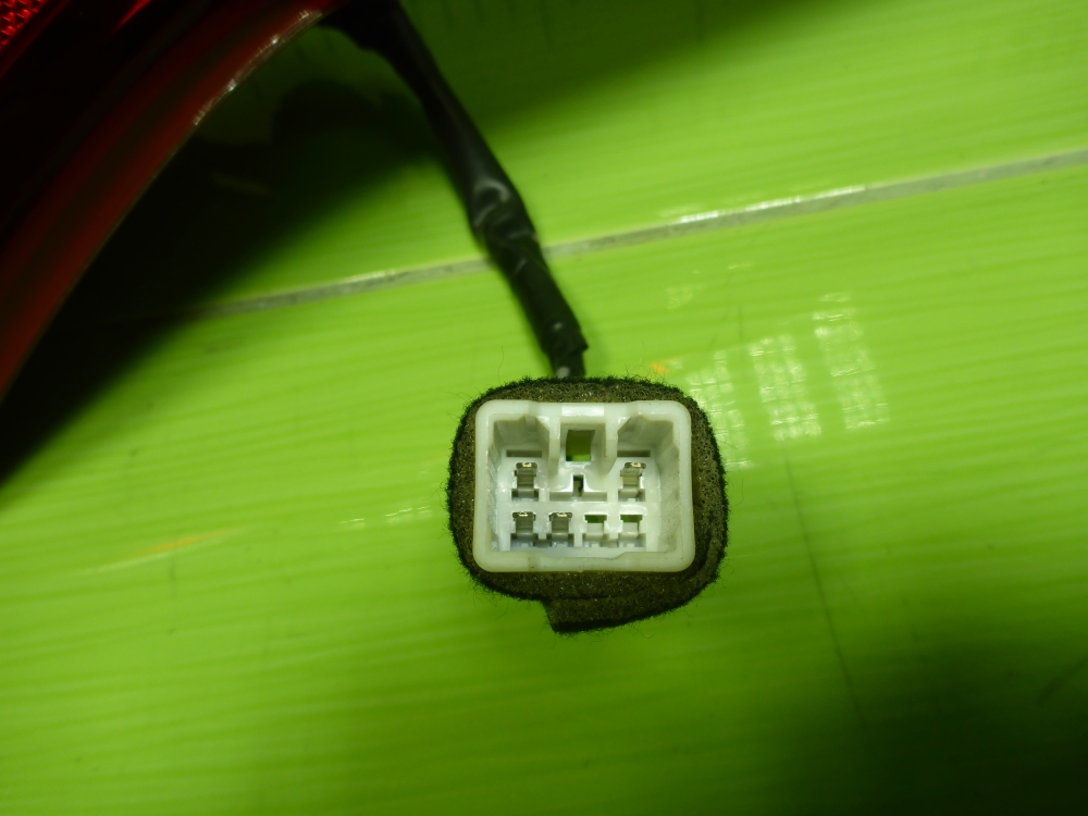 Фонарь задний наружный правый