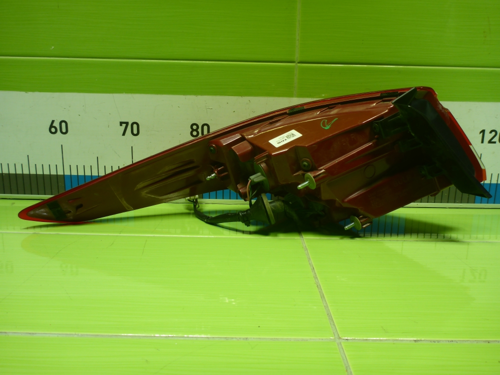 Фонарь задний наружный правый