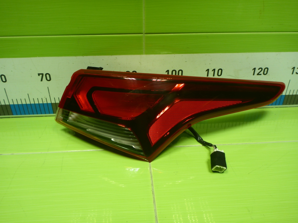 Фонарь задний наружный правый