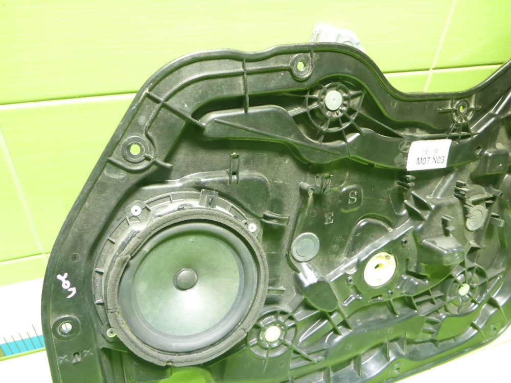 Стеклоподъемник электр. передний правый