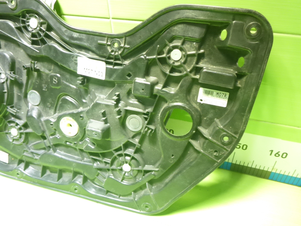 Стеклоподъемник электр. передний правый