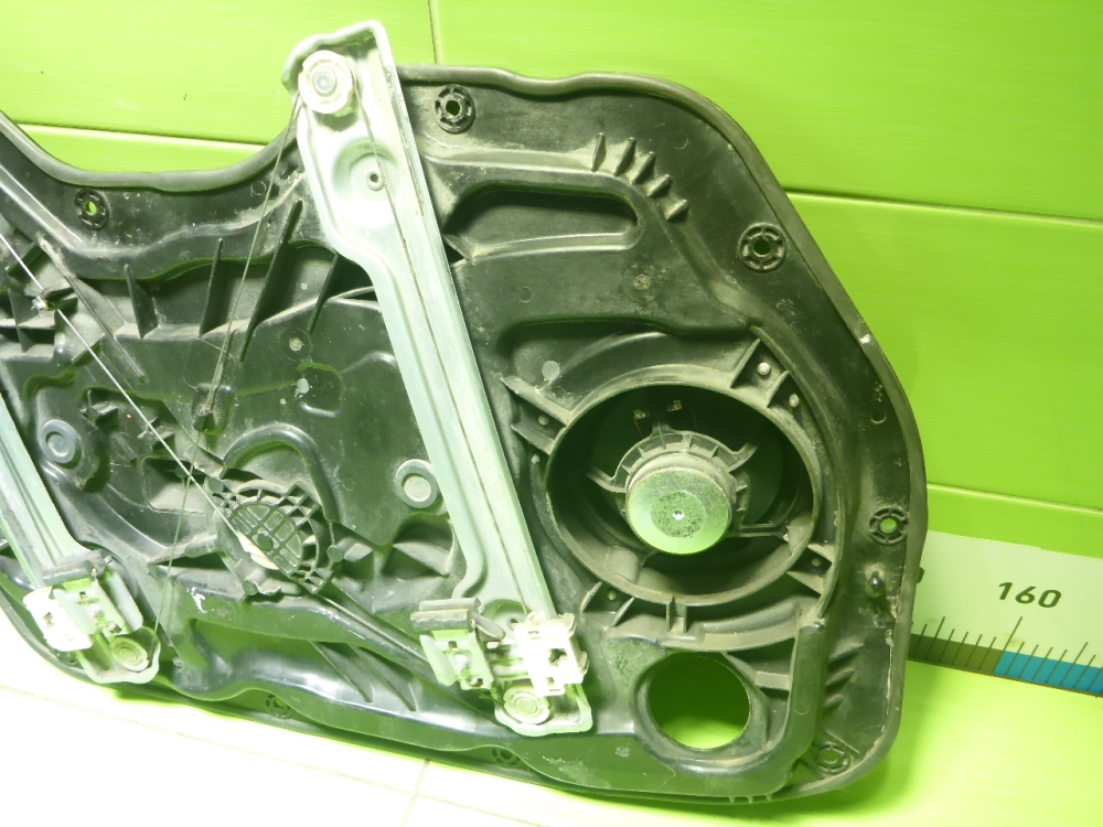 Стеклоподъемник электр. передний правый