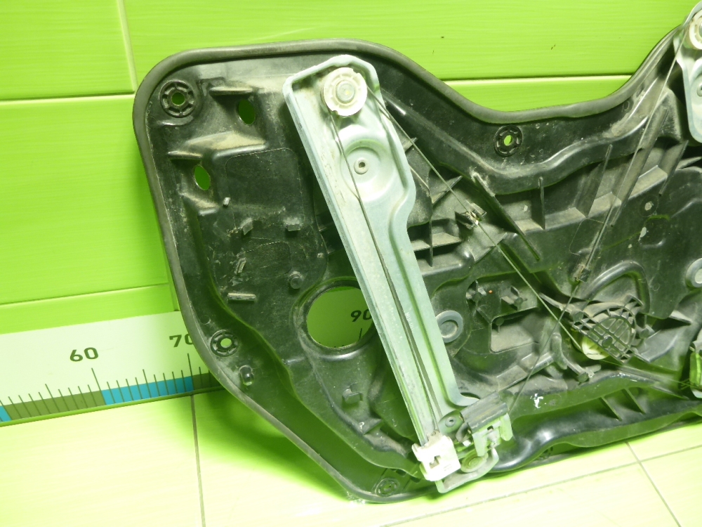 Стеклоподъемник электр. передний правый