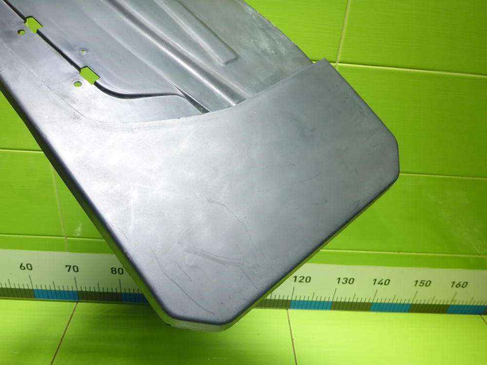 Брызговик задний левый