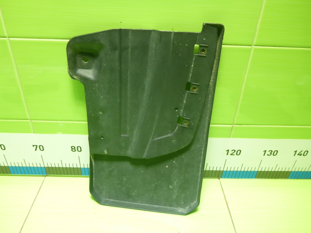 Брызговик задний левый