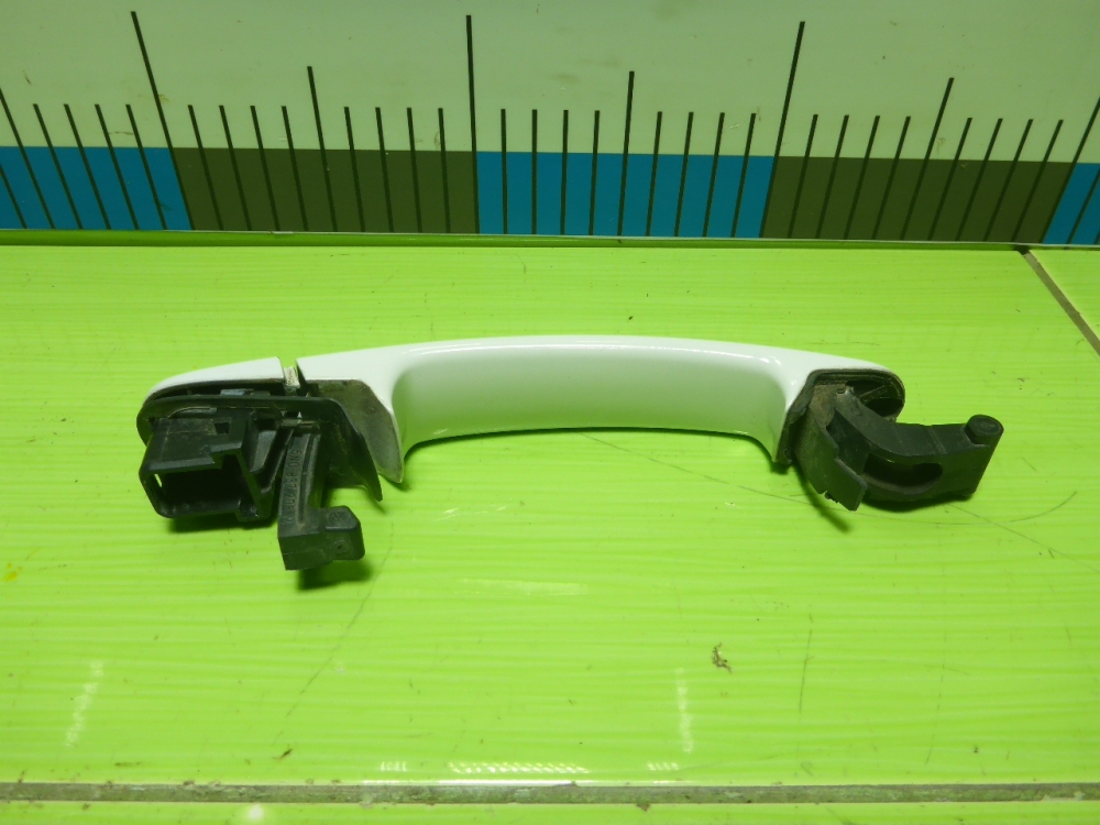 Ручка двери задней наружная левая