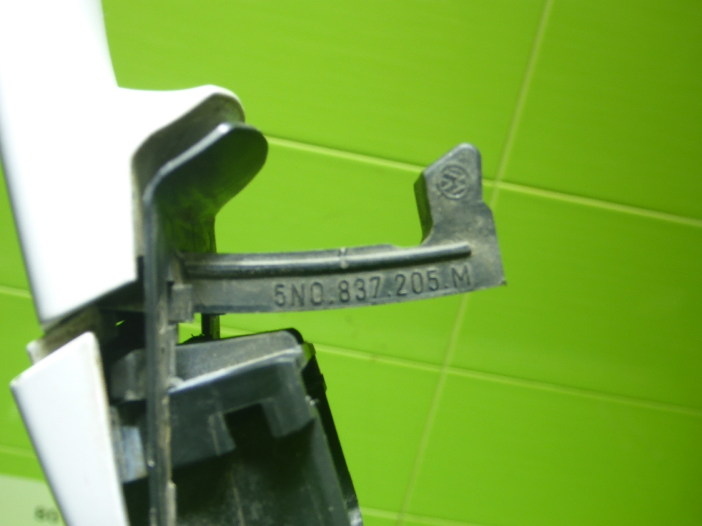 Ручка двери задней наружная левая