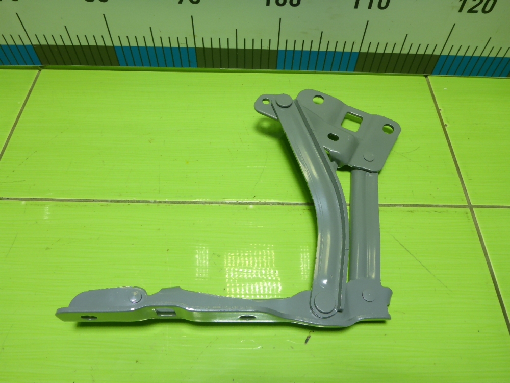 Петля капота левая