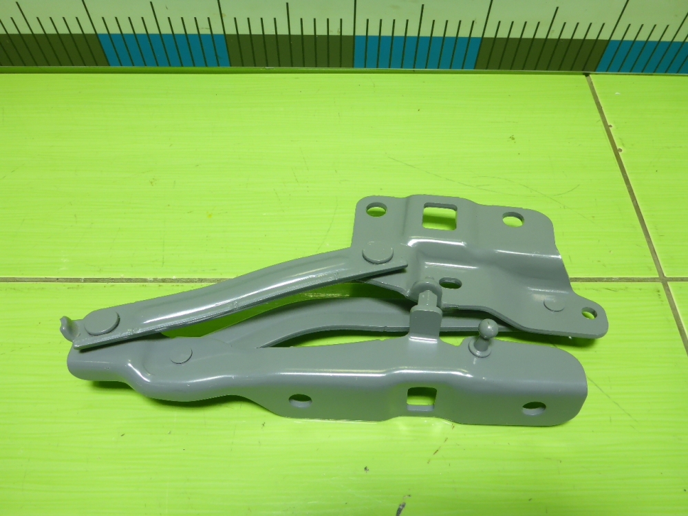 Петля капота левая