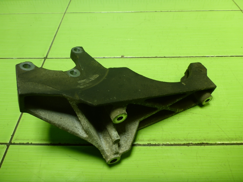 Кронштейн генератора