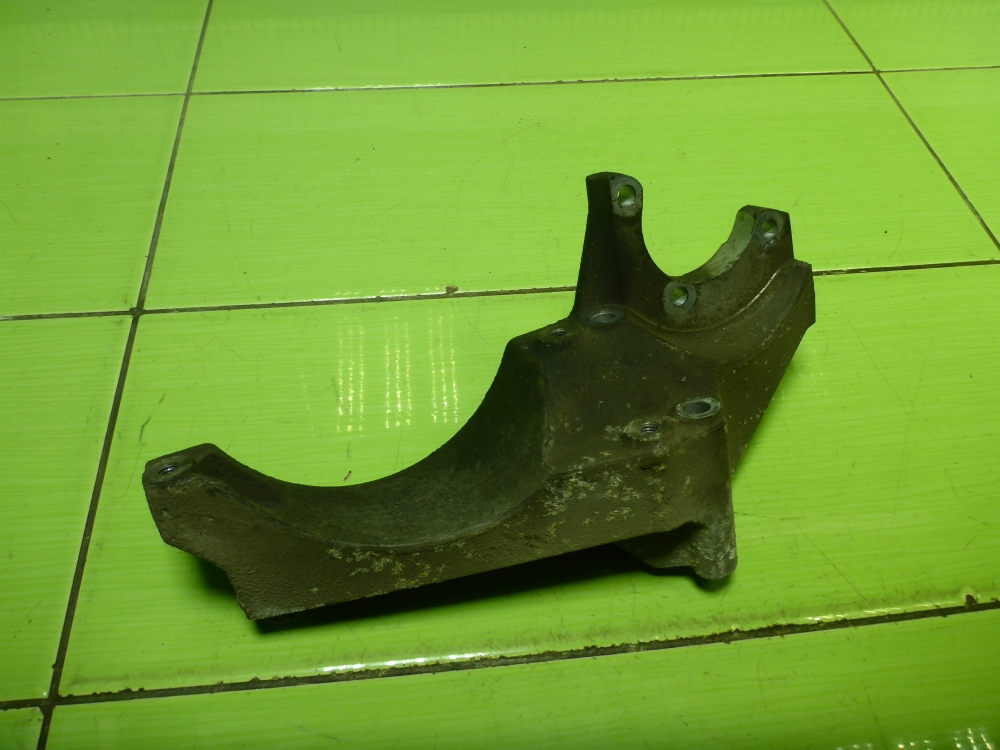 Кронштейн генератора