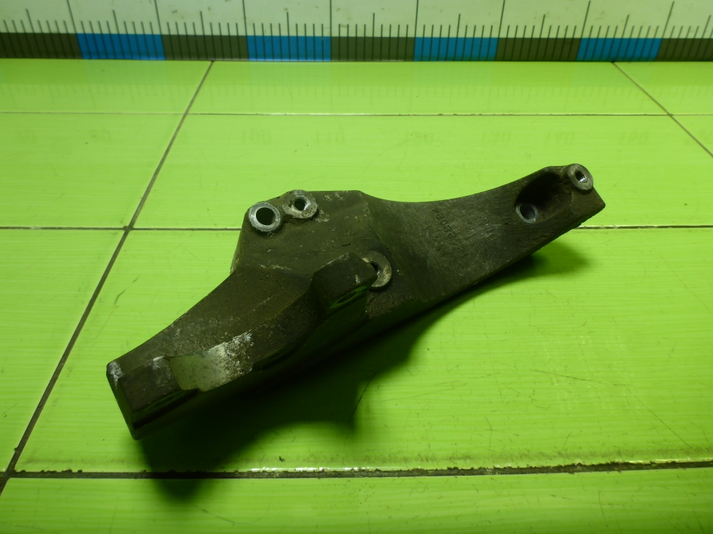 Кронштейн генератора