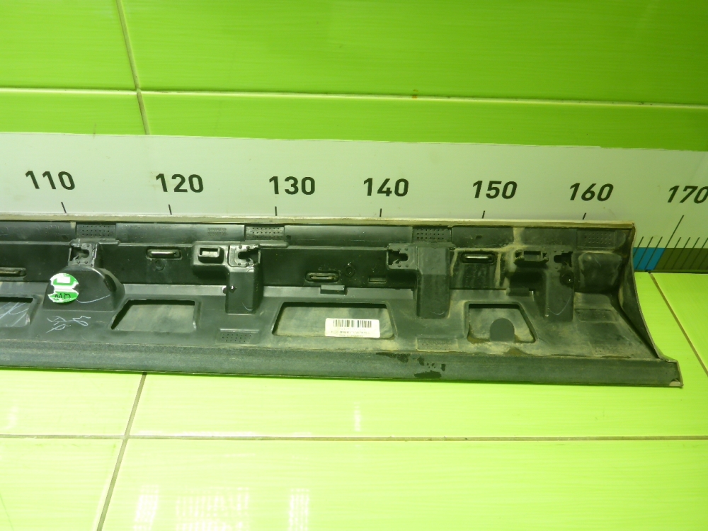 Накладка двери передней правой