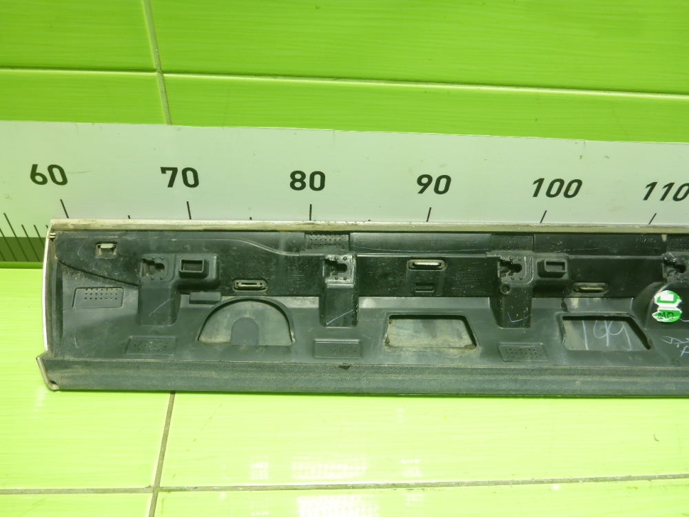 Накладка двери передней правой