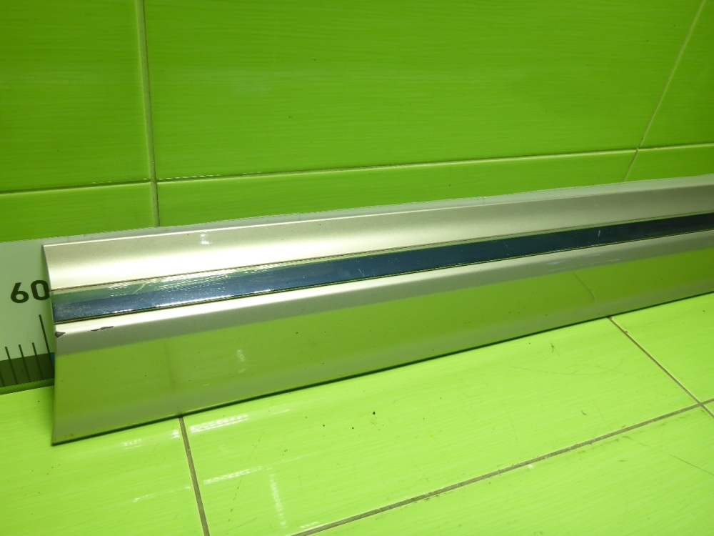 Накладка двери передней правой