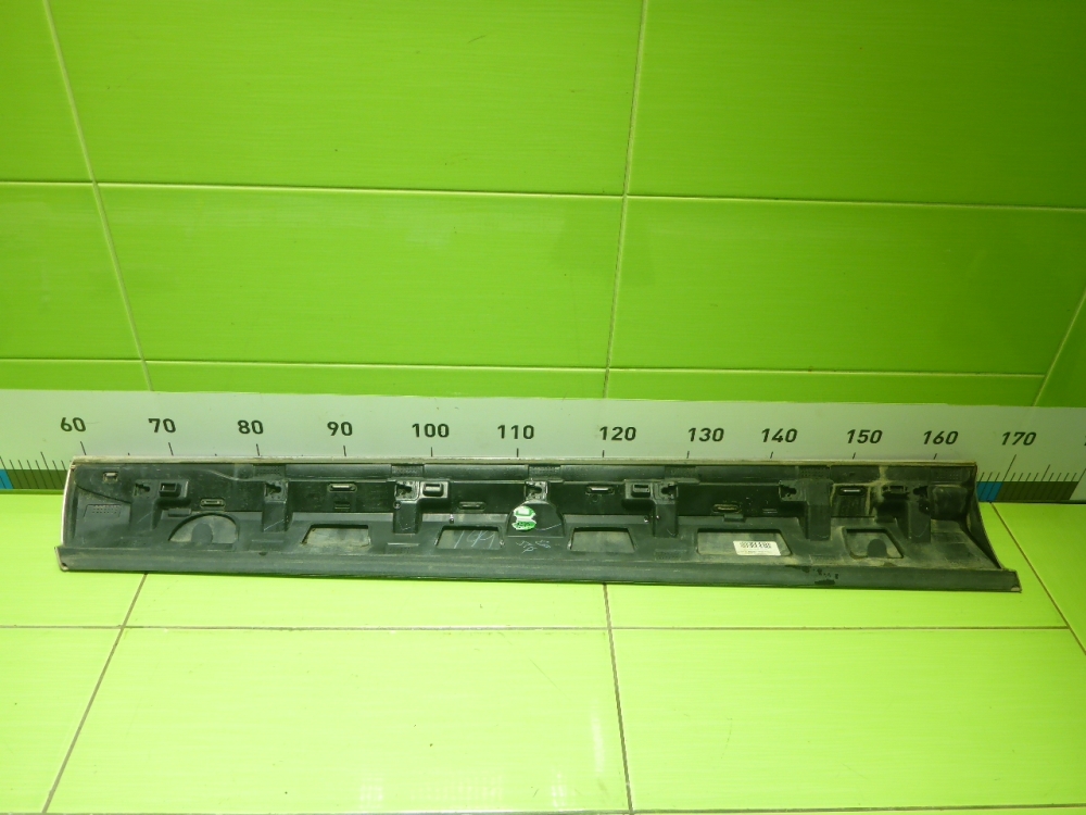 Накладка двери передней правой