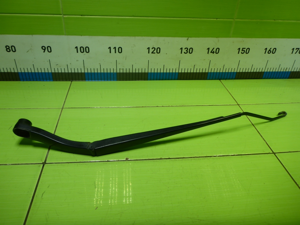 Поводок стеклоочистителя передний правый