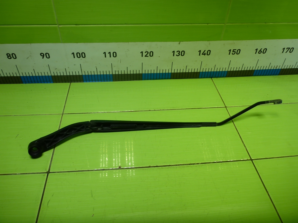 Поводок стеклоочистителя передний правый