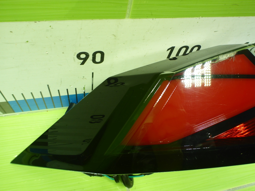 Фонарь задний наружный левый