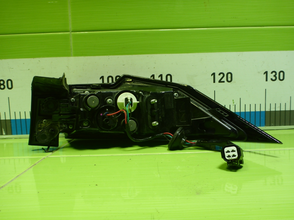 Фонарь задний наружный левый