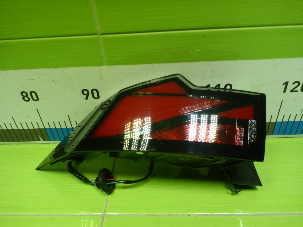 Фонарь задний наружный левый