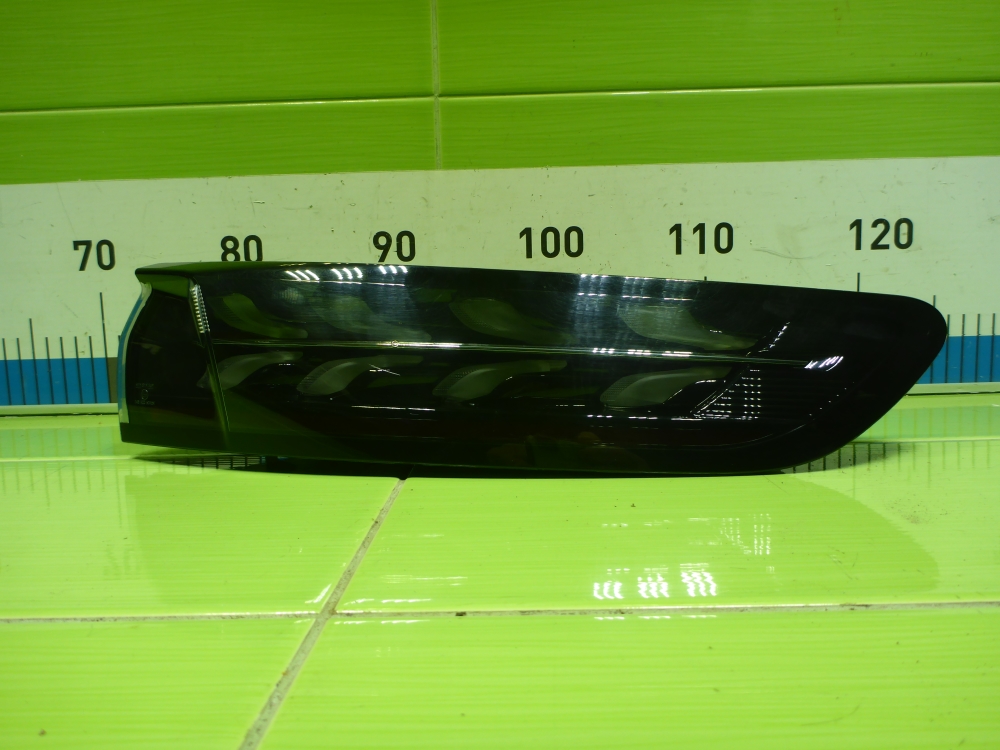 Фонарь задний наружный правый