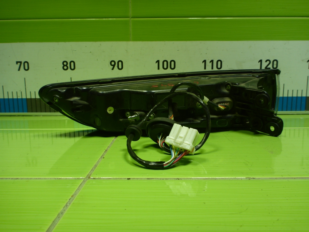 Фонарь задний наружный правый