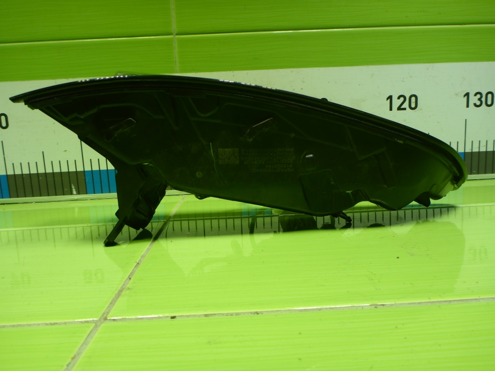 Фонарь задний наружный правый