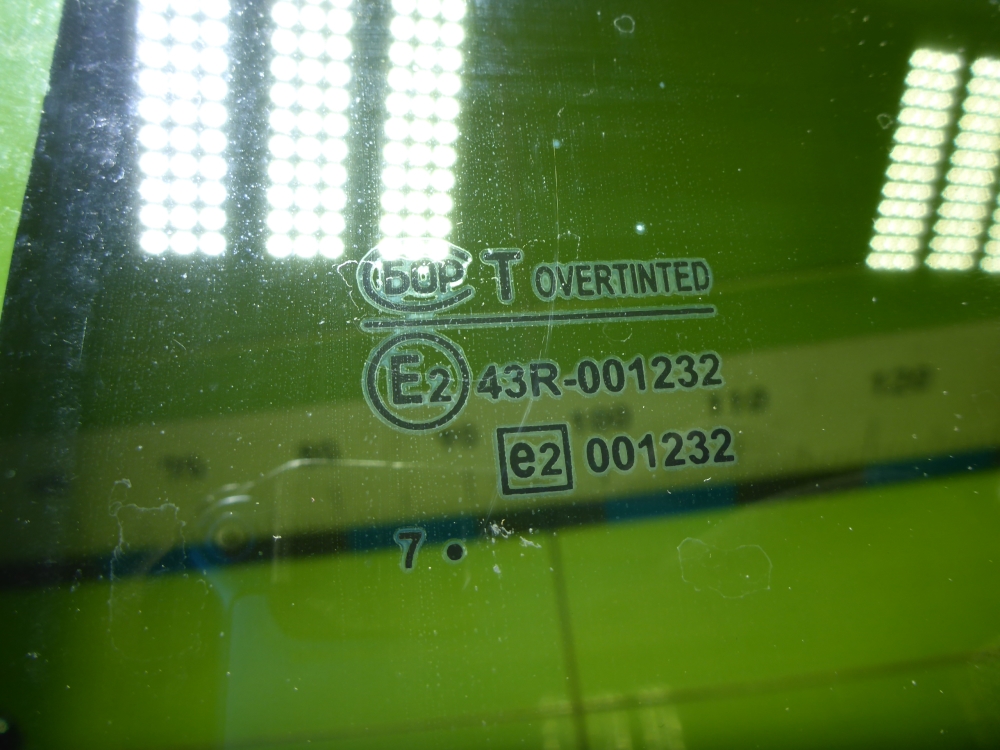 Стекло двери задней левой